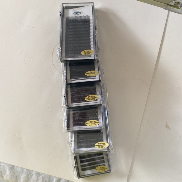 Individual Eyelash Extension Application Kit Box with Keys - Picture 11 of 11